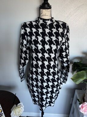 Express Houndstooth Sweater Dress Black White Knit Bodycon Size M